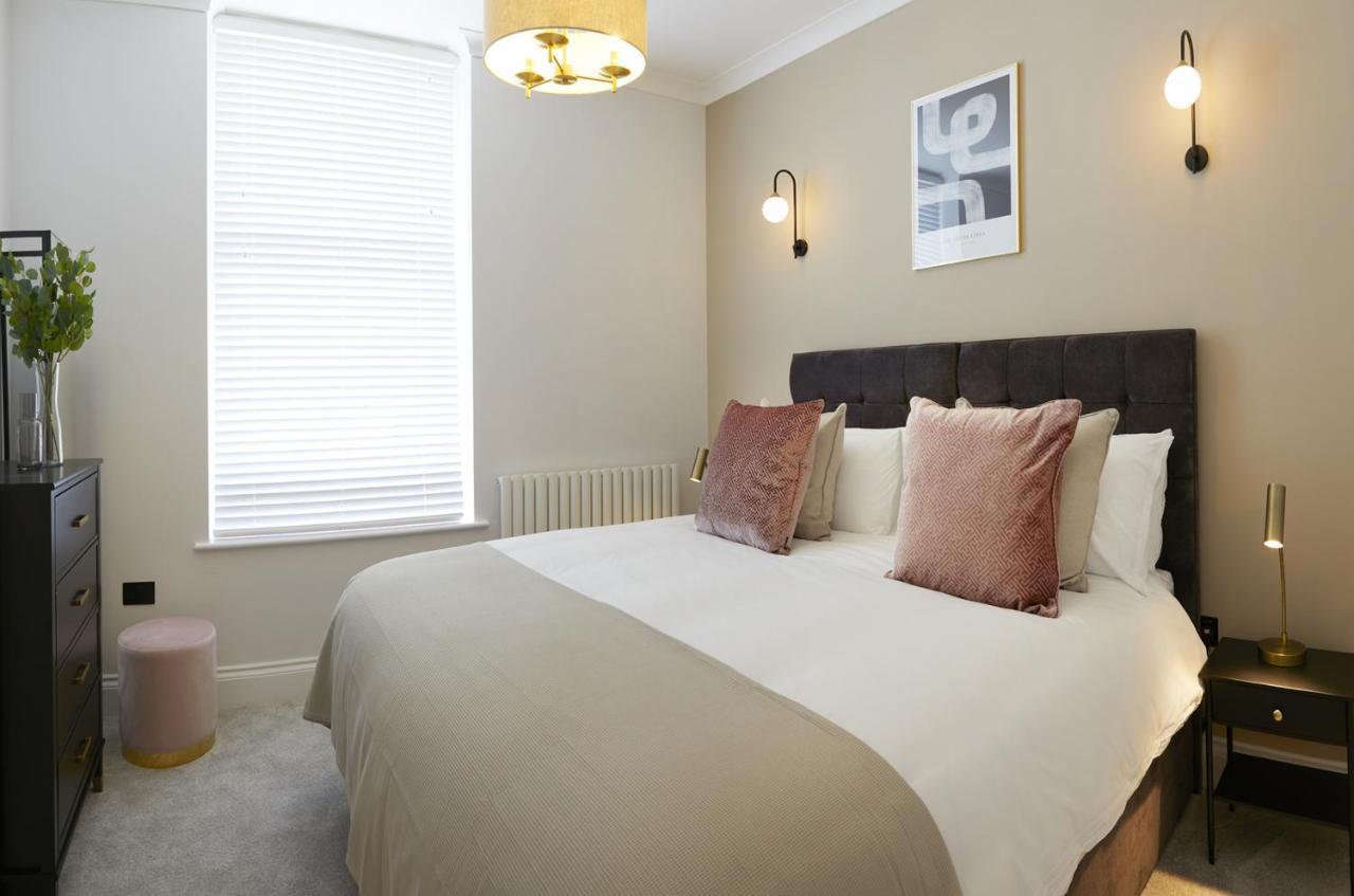 The Salisbury - Luxury Apartments By Stay In Скарбъро Екстериор снимка