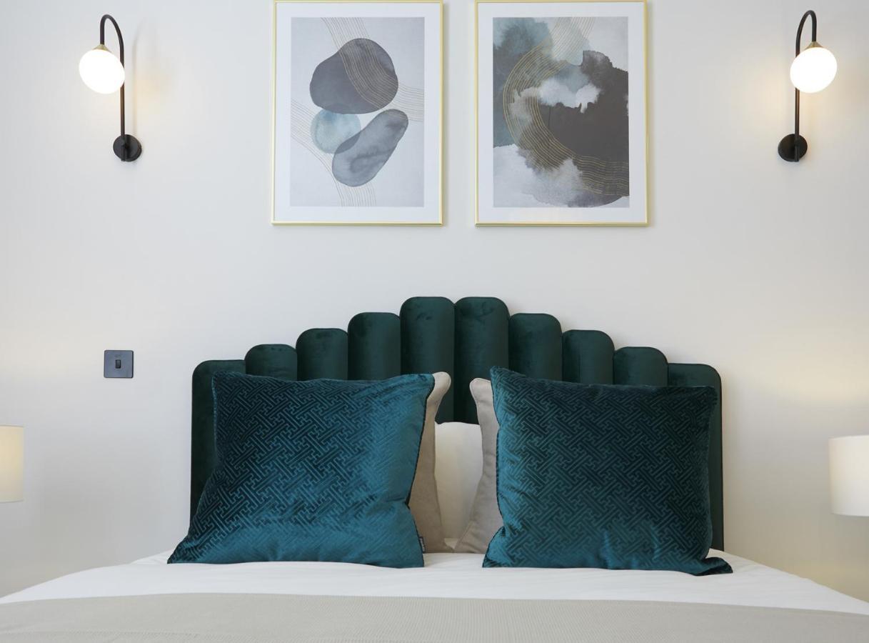 The Salisbury - Luxury Apartments By Stay In Скарбъро Екстериор снимка