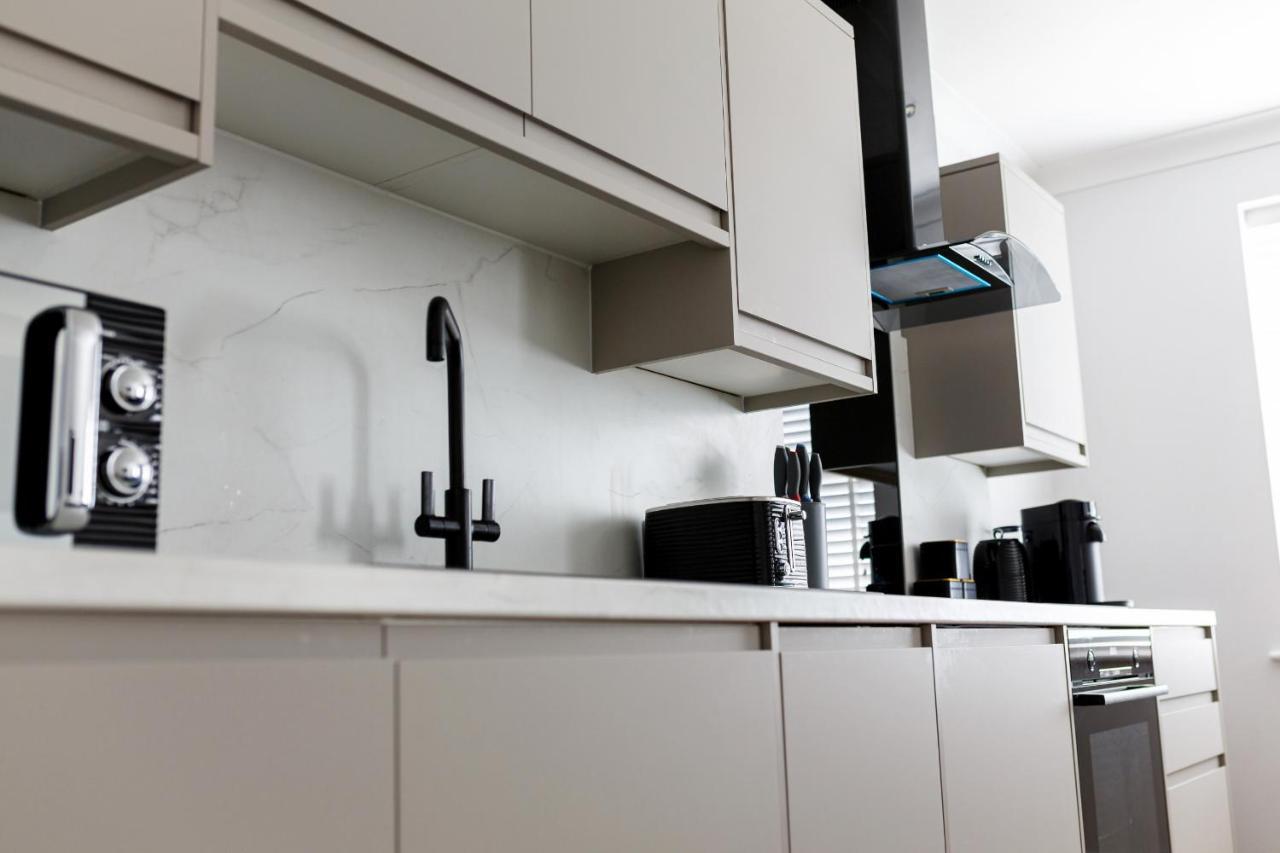 The Salisbury - Luxury Apartments By Stay In Скарбъро Екстериор снимка