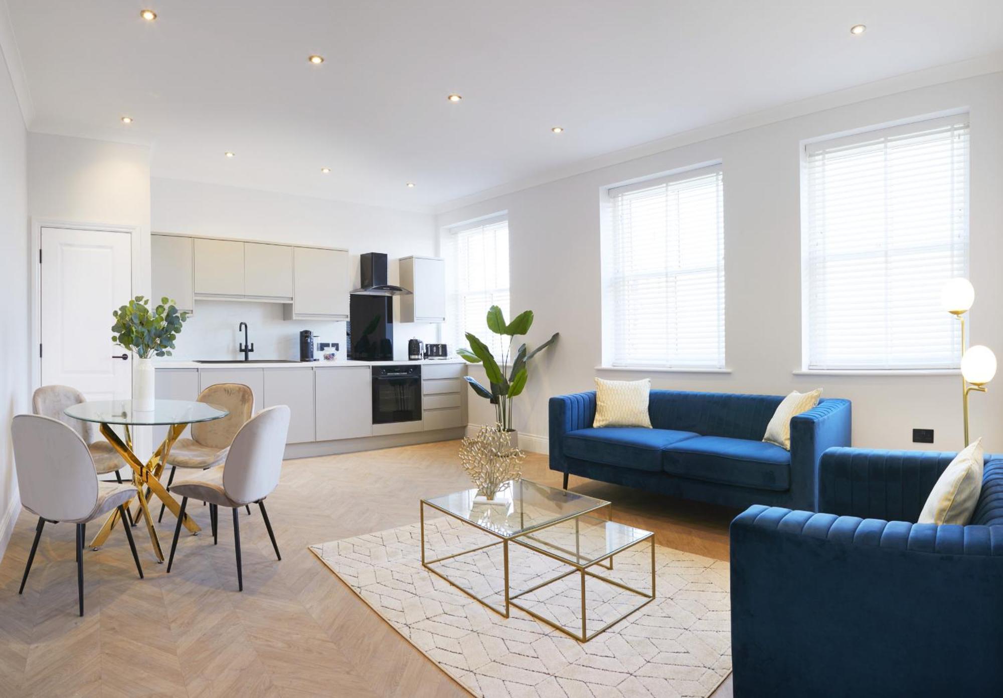 The Salisbury - Luxury Apartments By Stay In Скарбъро Екстериор снимка